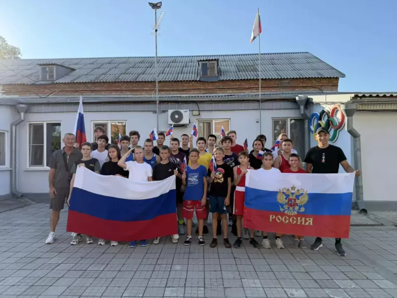 Ейские боксёры отметили День флага спортивным марш-броском