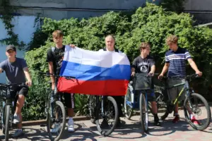 Ейские школьники отправились в велопоход ко Дню флага России