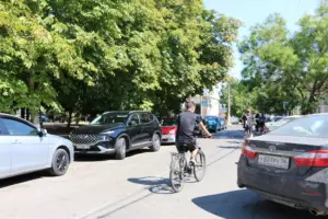 Ейские школьники отправились в велопоход ко Дню флага России
