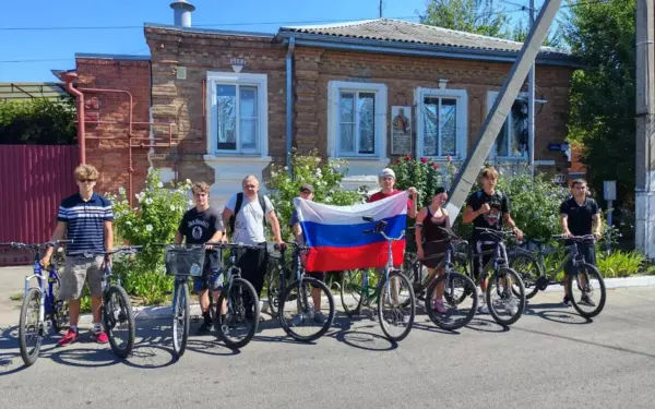 Ейские школьники отправились в велопоход ко Дню флага России