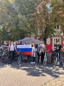 Ейские школьники отправились в велопоход ко Дню флага России