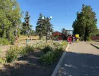 В посёлке Комсомолец привели в порядок главную аллею