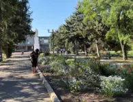 В посёлке Комсомолец привели в порядок главную аллею