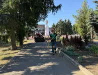 В посёлке Комсомолец привели в порядок главную аллею