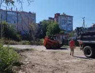 Ейские коммунальщики продолжают наводить порядок в городе
