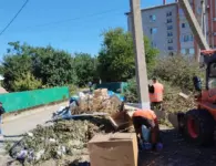 Ейские коммунальщики продолжают наводить порядок в городе