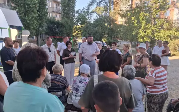 Жители 2-го микрорайона попросили власти города обратить внимание на тротуары и детские площадки