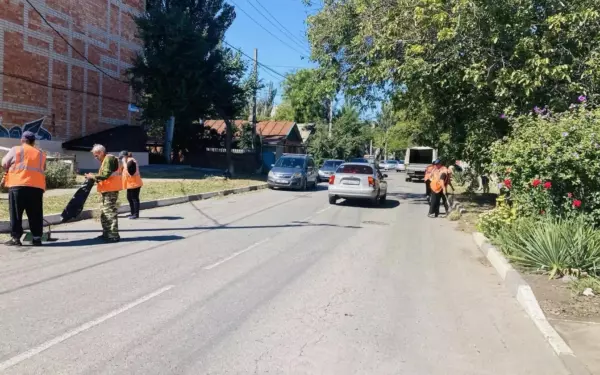 После сильного дождя коммунальщики убирают улицы Ейска и ликвидируют свалки