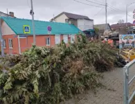 В Ейске продолжают приводить в порядок городские улицы и набережную