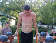 В парке Поддубного прошли соревнования по воркауту и троеборью