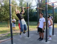 В парке Поддубного прошли соревнования по воркауту и троеборью