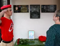 В гимназии № 14 Ейска открыли мемориальную доску Герою СВО