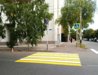 На улицах Ейска обновляют разметку пешеходных переходов