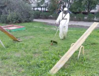 В Ейске продолжают убирать стихийные свалки и косить сорную растительность