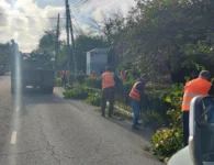 В Ейске коммунальщики продолжают уборку городских территорий