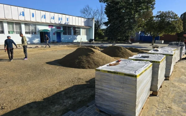 В посёлке Степном благоустраивают ярмарочную площадь
