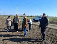 Школьники Ейского района познакомились с работой сельхозпредприятия во время посевной