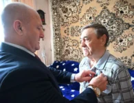 В Ейском районе отцу погибшего участника СВО вручили медаль «Отец солдата»