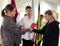 Пятерым подросткам из Ейского района торжественно вручили паспорта