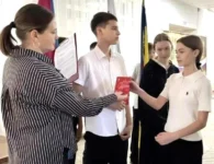 Пятерым подросткам из Ейского района торжественно вручили паспорта