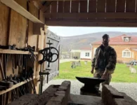 Ветеран СВО из Ейского района изучает старинное искусство изготовления казачьих поясов