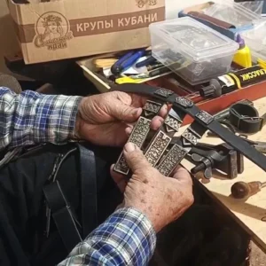 Ветеран СВО из Ейского района изучает старинное искусство изготовления казачьих поясов